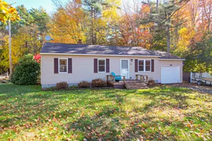 21 Barrows Dr, Topsham, ME 04086 - Photo 1