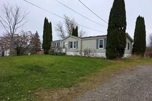 332 Pleasant St, Rockland, ME 04841 - Photo 1