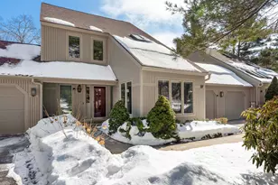 37 Wildwood Dr, Cape Elizabeth, ME 04107 - Photo 1
