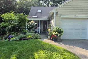 7 Cambridge Ct, Kennebunk, ME 04043 - Photo 1