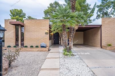 9153 E Broadway Boulevard #C - Photo 1