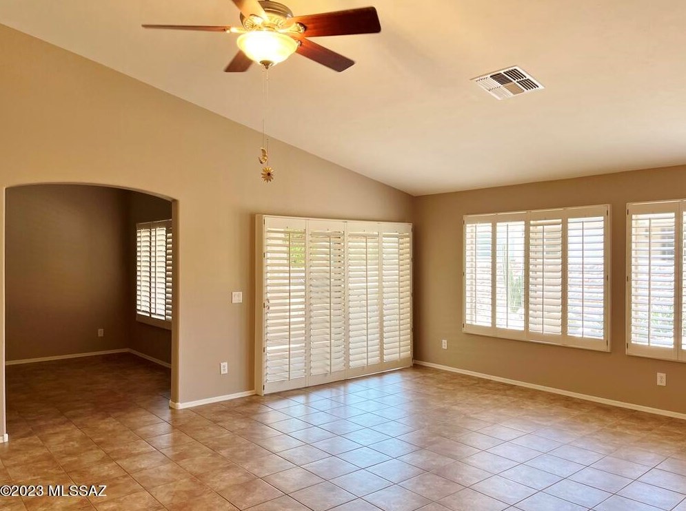 2050 E Cypress Canyon Dr, Green Valley, AZ 85614