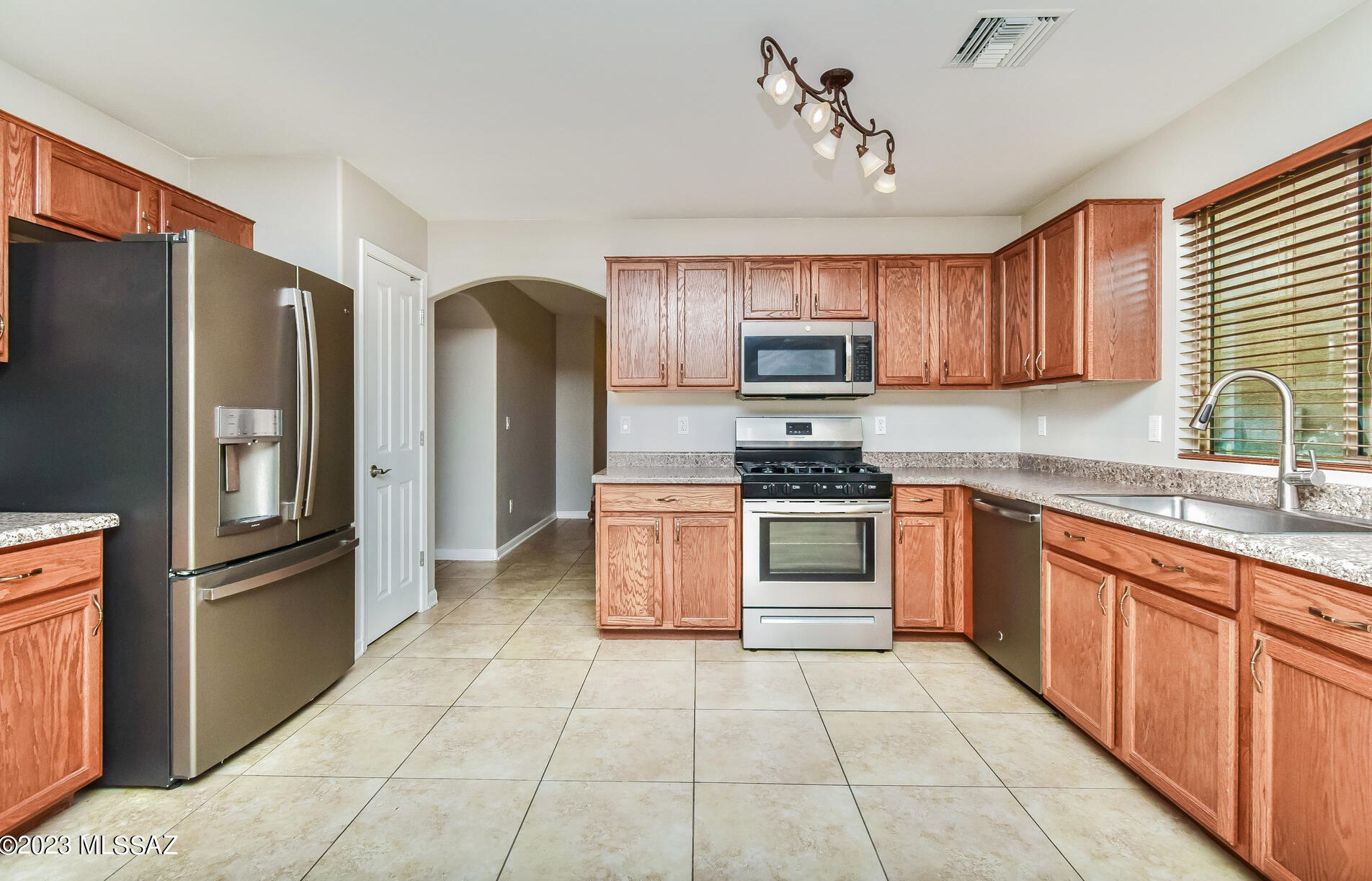 936 W Placita Canalito, Green Valley, AZ 85614