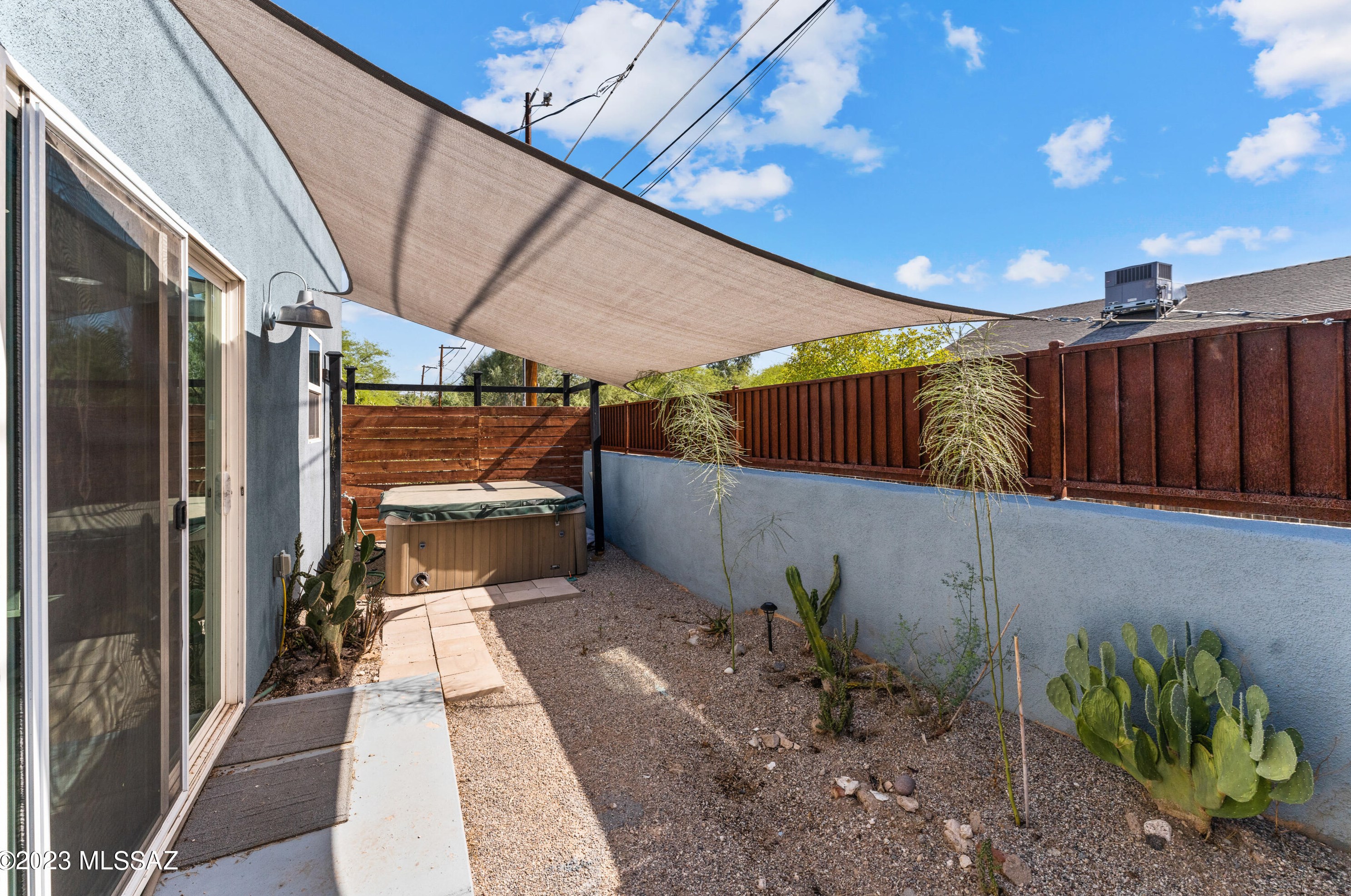948 10th Ave, Tucson AZ  85705-7624 exterior