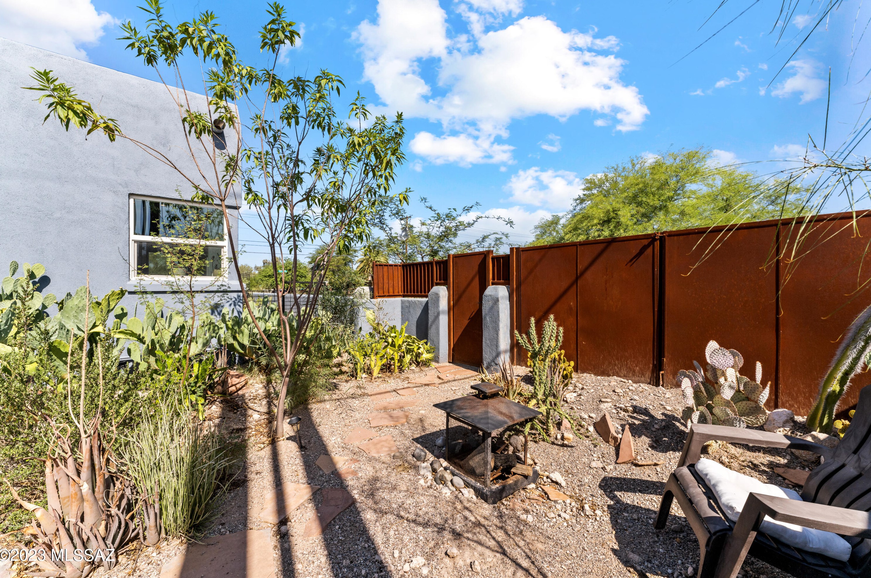 948 10th Ave, Tucson AZ  85705-7624 exterior