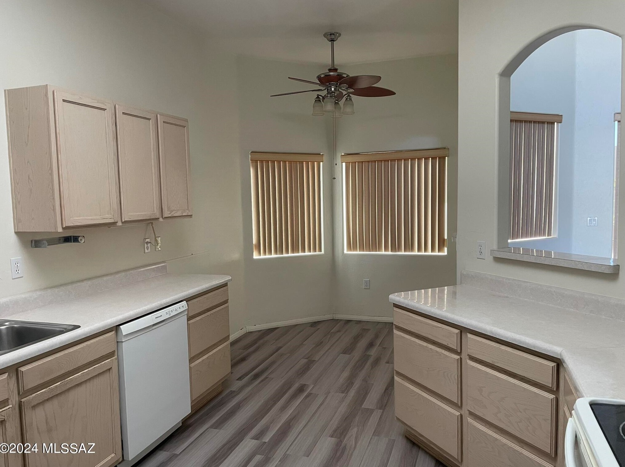 2514 N Camino Reloj, Green Valley, AZ 85614