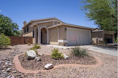 183 E Camino De Diana, Green Valley, AZ 85614 - Photo 1