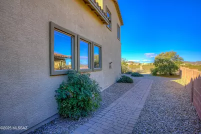 8273 N Amber Burst Drive, Tucson, AZ 85743 - Photo 35