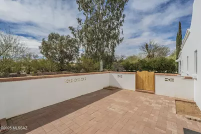 568 W Paseo Solana, Green Valley, AZ 85614 - Photo 11