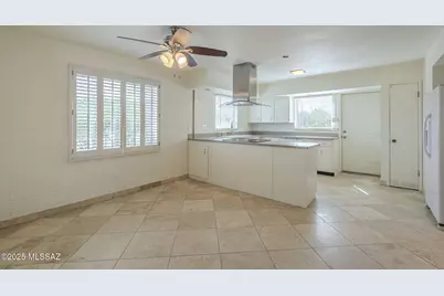 568 W Paseo Solana, Green Valley, AZ 85614 - Photo 5