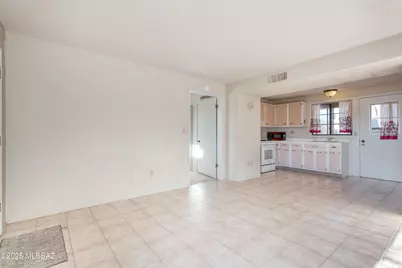 146 S Paseo Tierra #APT B, Green Valley, AZ 85614 - Photo 9