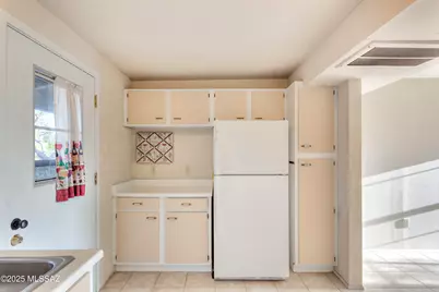 146 S Paseo Tierra #APT B, Green Valley, AZ 85614 - Photo 13