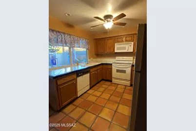 1701 S Palm Springs Circle, Tucson, AZ 85710 - Photo 9