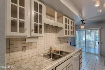 1336 S Desert Meadows Circle, Green Valley, AZ 85614 - Photo 7