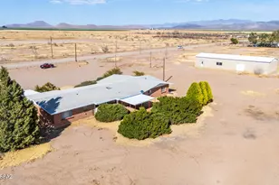 3923 W Thompson Rd, Elfrida, AZ 85610 - Photo 1