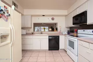 832 W Calle Del Regalo, Green Valley, AZ 85614 - Photo 7