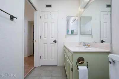 832 W Calle Del Regalo, Green Valley, AZ 85614 - Photo 17