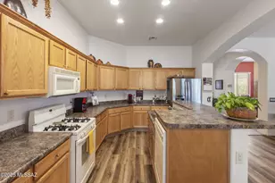 2057 W Acacia Bluffs Dr, Green Valley, AZ 85622 - Photo 7