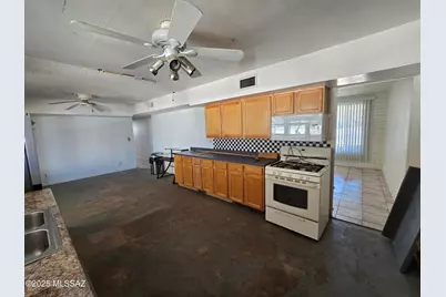 8401 E Kenyon Drive, Tucson, AZ 85710 - Photo 7