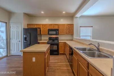785 W Calle Valenciana, Sahuarita, AZ 85629 - Photo 9