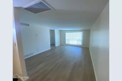 8133 E Colette Place, Tucson, AZ 85710 - Photo 9