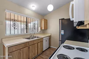 4765 S Windrose Dr, Tucson, AZ 85730 - Photo 11