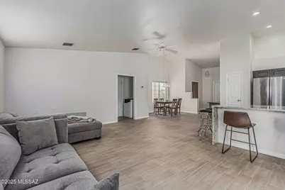1070 W Possum Creek Lane, Oro Valley, AZ 85737 - Photo 5