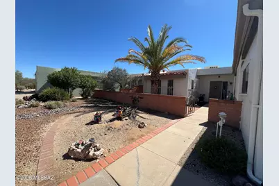 723 S Los Zafiros, Green Valley, AZ 85614 - Photo 3