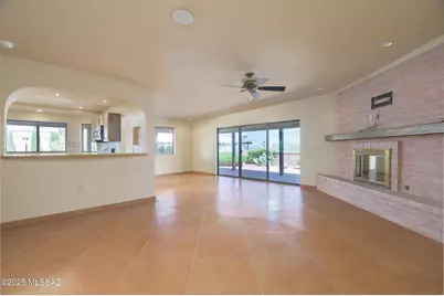 1013 W Desert Hills Drive, Green Valley, AZ 85622 - Photo 7