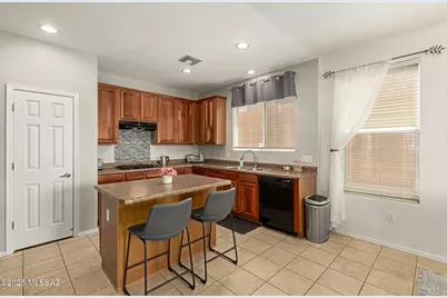 7952 E Revolution Loop, Tucson, AZ 85730 - Photo 15