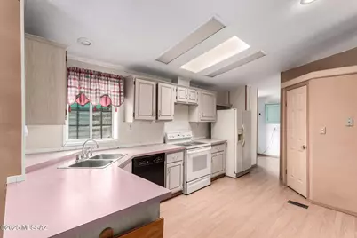 6670 N Desert View Drive, Tucson, AZ 85743 - Photo 11