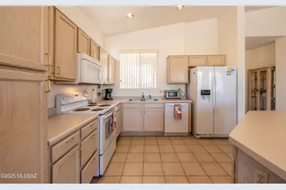 1942 W Amblemorn Drive, Green Valley, AZ 85622 - Photo 11