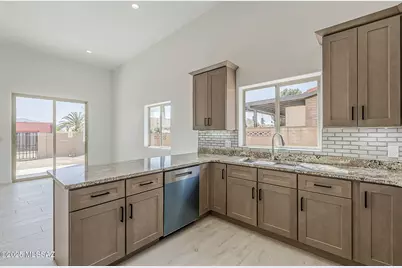 121 W Calle Escudilla, Green Valley, AZ 85614 - Photo 11