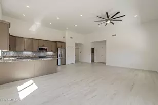 121 W Calle Escudilla, Green Valley, AZ 85614 - Photo 7