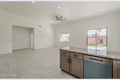 121 W Calle Escudilla, Green Valley, AZ 85614 - Photo 13