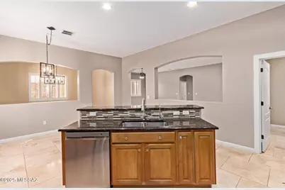 8133 N High Branch Drive, Tucson, AZ 85743 - Photo 9