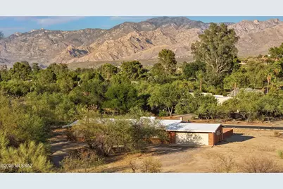9745 N Calle Loma Linda, Oro Valley, AZ 85737 - Photo 1