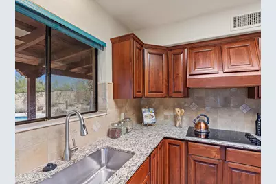 6401 N Camino Padre Isidoro, Tucson, AZ 85718 - Photo 11