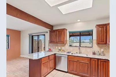6401 N Camino Padre Isidoro, Tucson, AZ 85718 - Photo 9