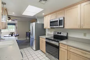 841 S Camino Del Monte, Green Valley, AZ 85614 - Photo 11