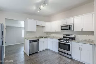 18 E Mac Iver Pl, Tucson, AZ 85705 - Photo 9