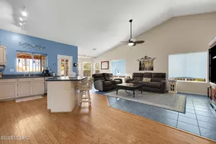 1602 W Sunridge Dr, Tucson, AZ 85704 - Photo 17