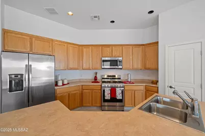 13879 N Big Wash Overlook Place Place, Oro Valley, AZ 85739 - Photo 11