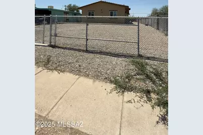 328 E 24th Street, Tucson, AZ 85713 - Photo 1