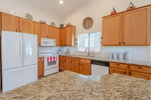 1916 E Cliff Swallow Trail, Green Valley, AZ 85614 - Photo 9