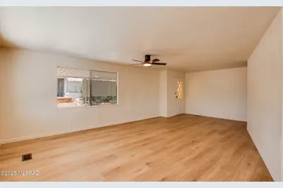 270 W Pinon, Green Valley, AZ 85614 - Photo 9