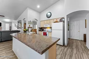 8902 N Soft Winds Dr, Tucson, AZ 85742 - Photo 11