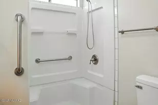 4001 E Blacklidge Dr, Tucson, AZ 85712 - Photo 11