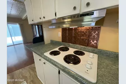 240 W Cumaro Drive, Green Valley, AZ 85614 - Photo 9