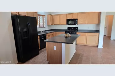 7842 N Maiden Pools Place, Tucson, AZ 85743 - Photo 9